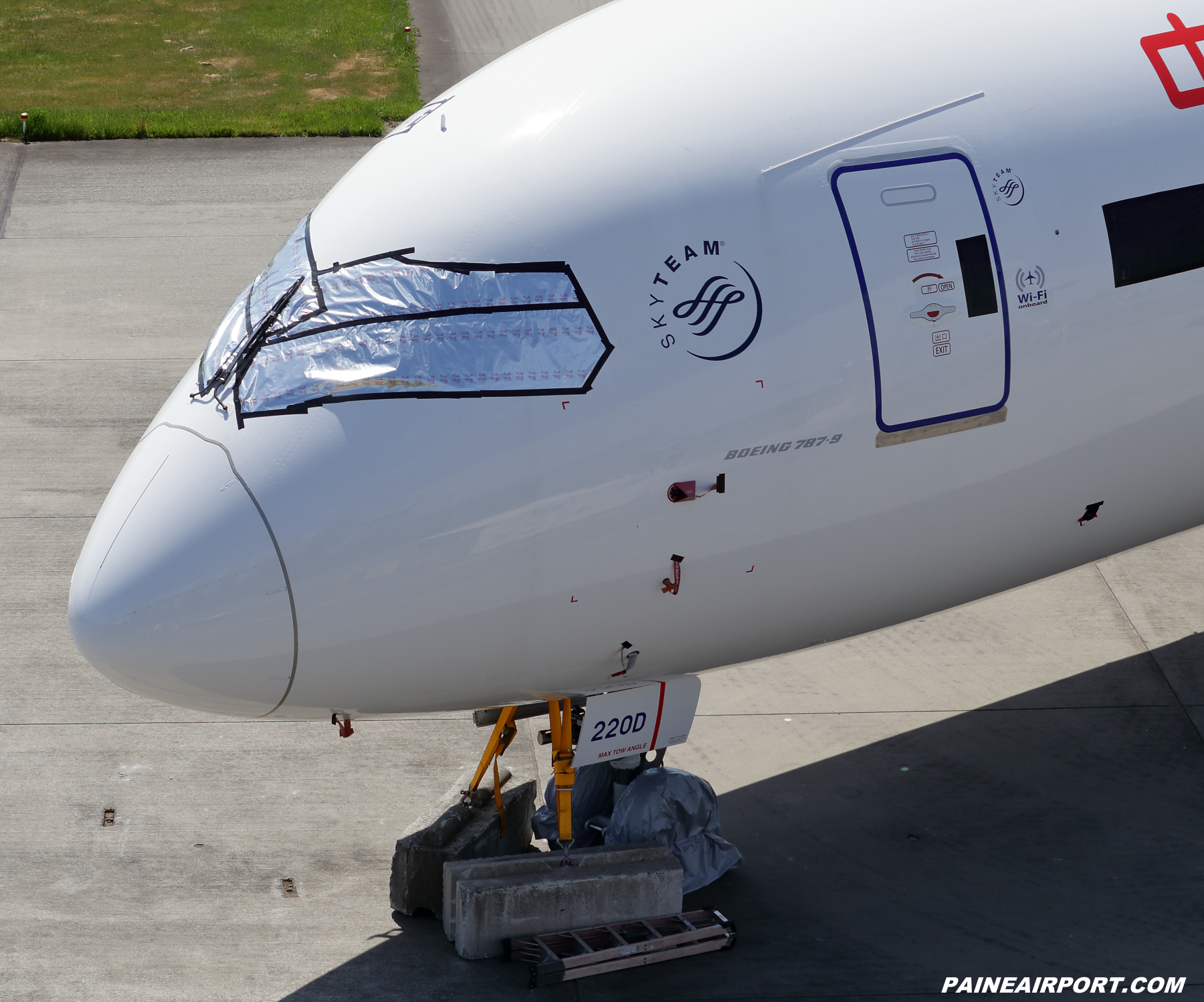 China Eastern 787-9 B-220D at KPAE Paine Field