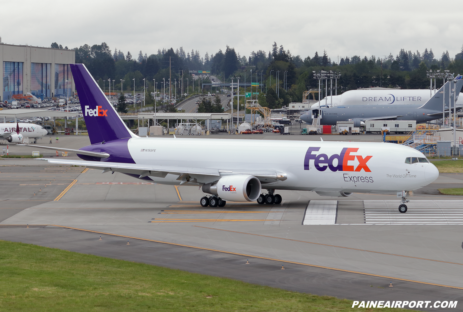 FedEx 767 N195FE at KPAE Paine Field