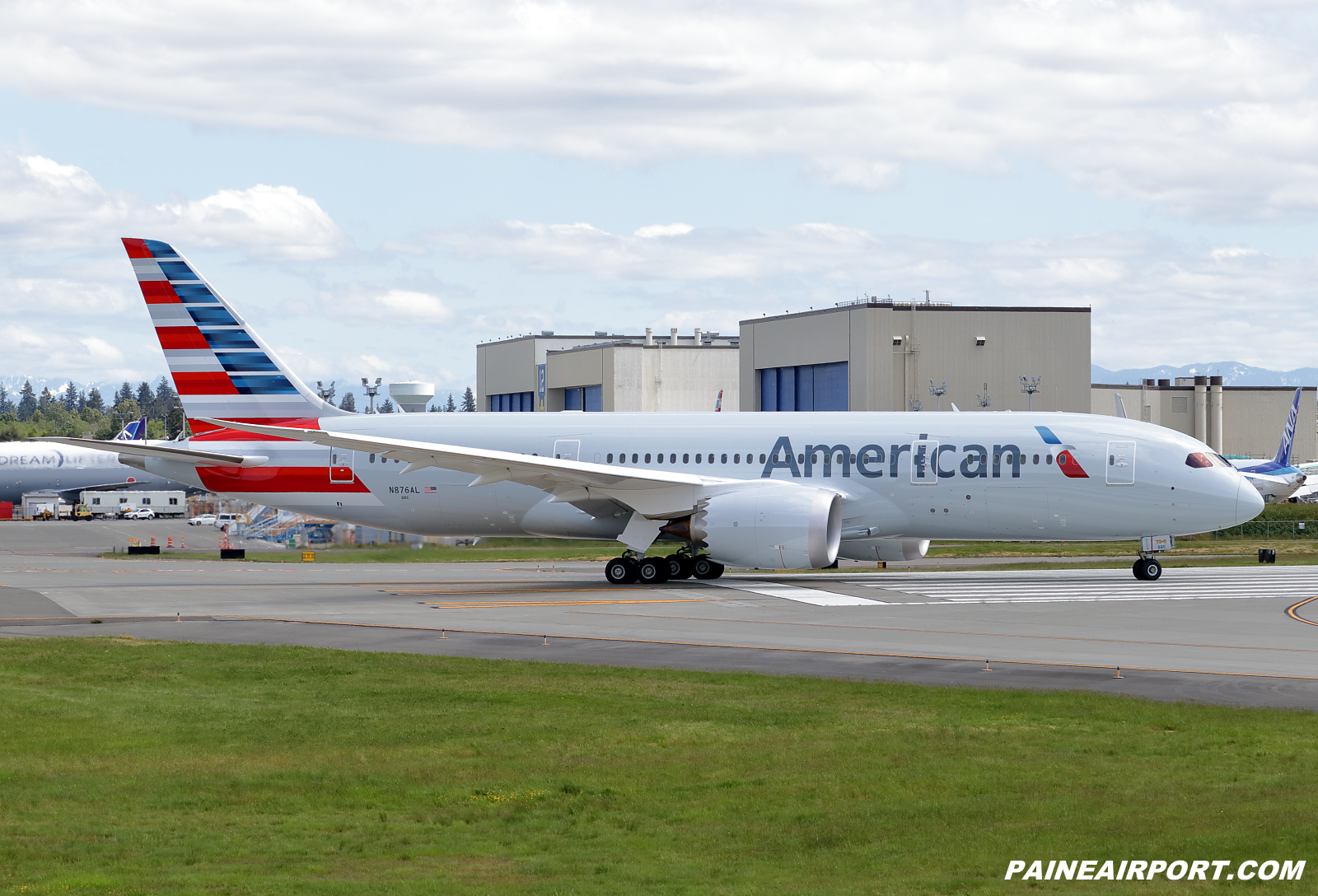 American Airlines 787-8 N876AL at KPAE Paine Field