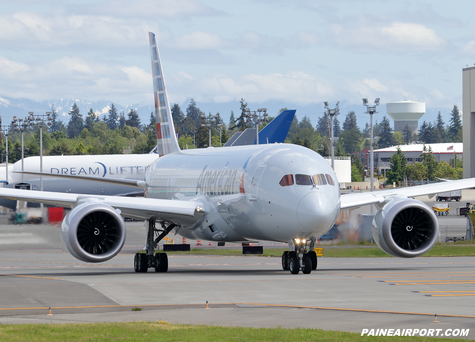 American Airlines 787-8 N876AL at KPAE Paine Field