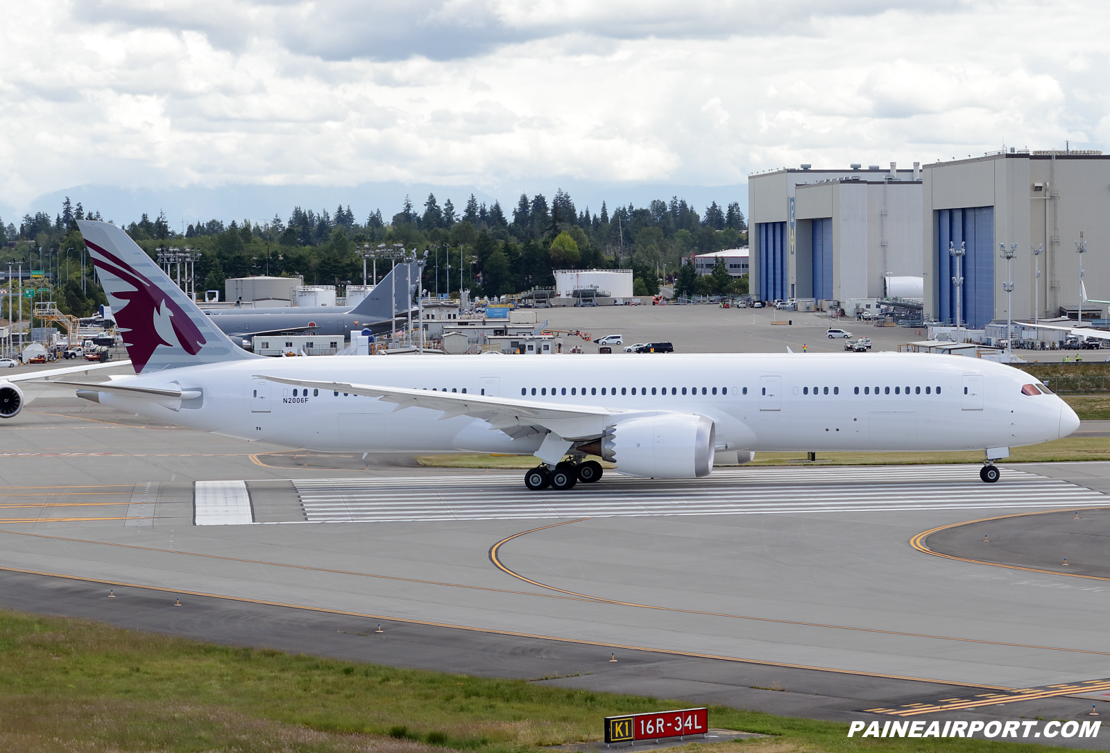 Qatar Airways 787-9 at KPAE Paine Field