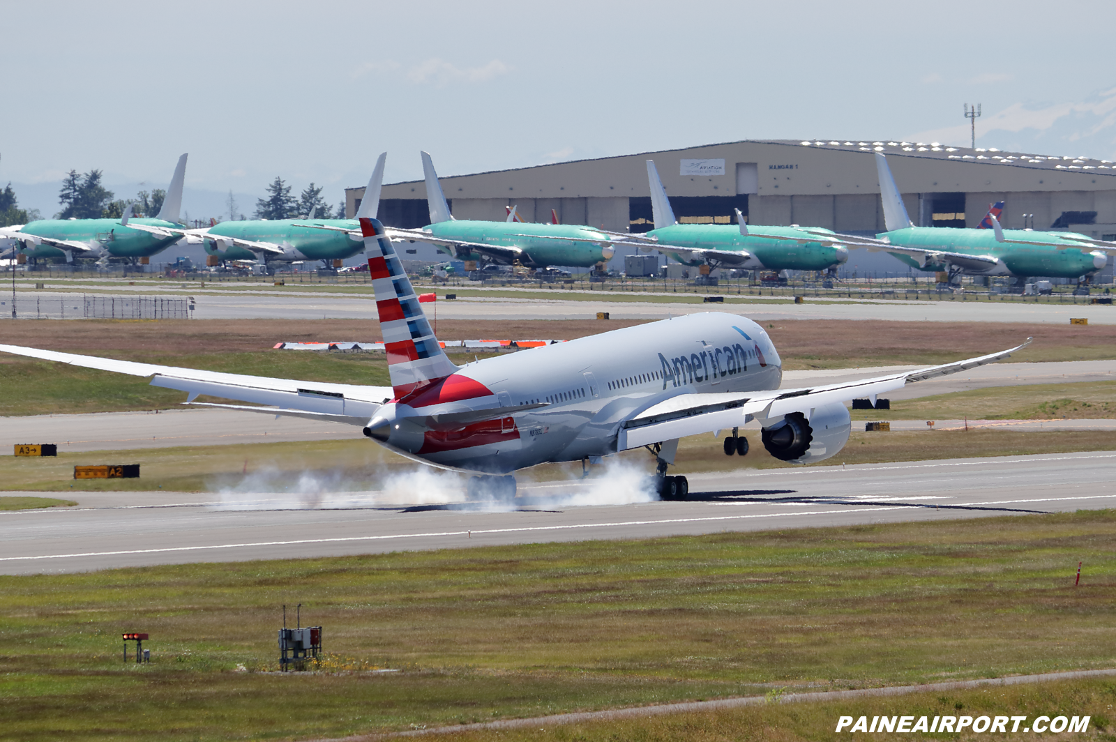 American Airlines 787-8 N878BG at KPAE Paine Field