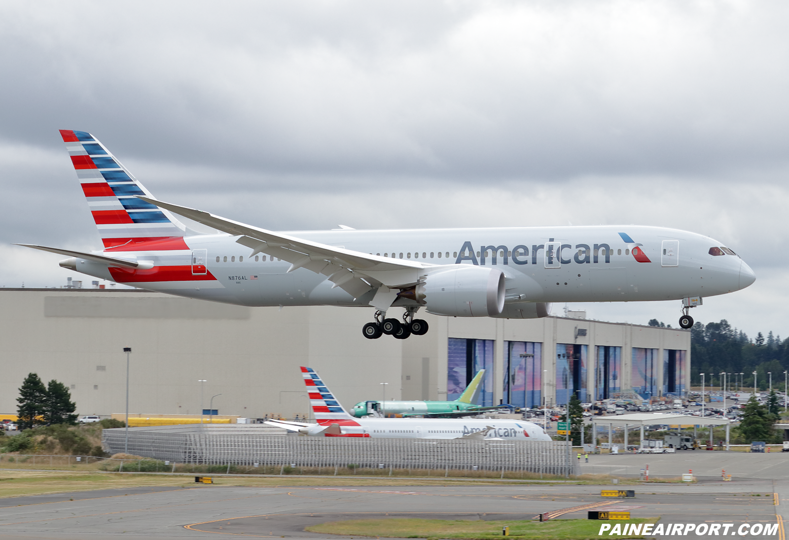 American Airlines 787-8 at KPAE Paine Field