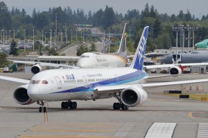 ANA 787 JA927A