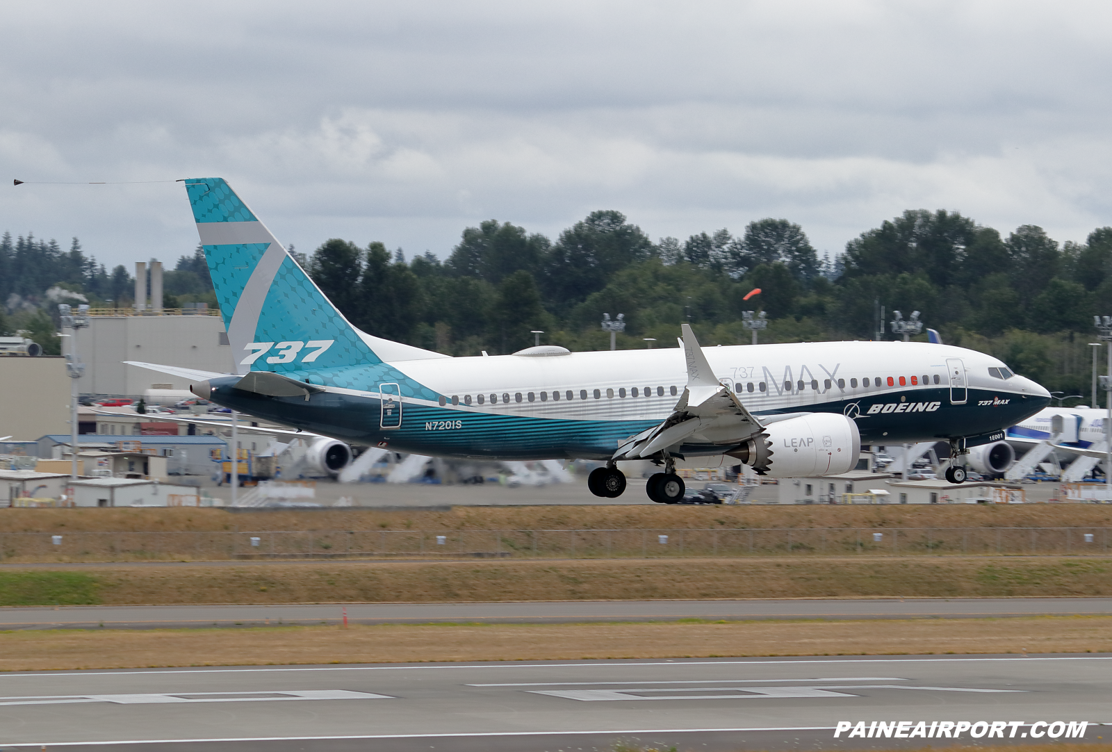 737 N7201S at KPAE Paine Field