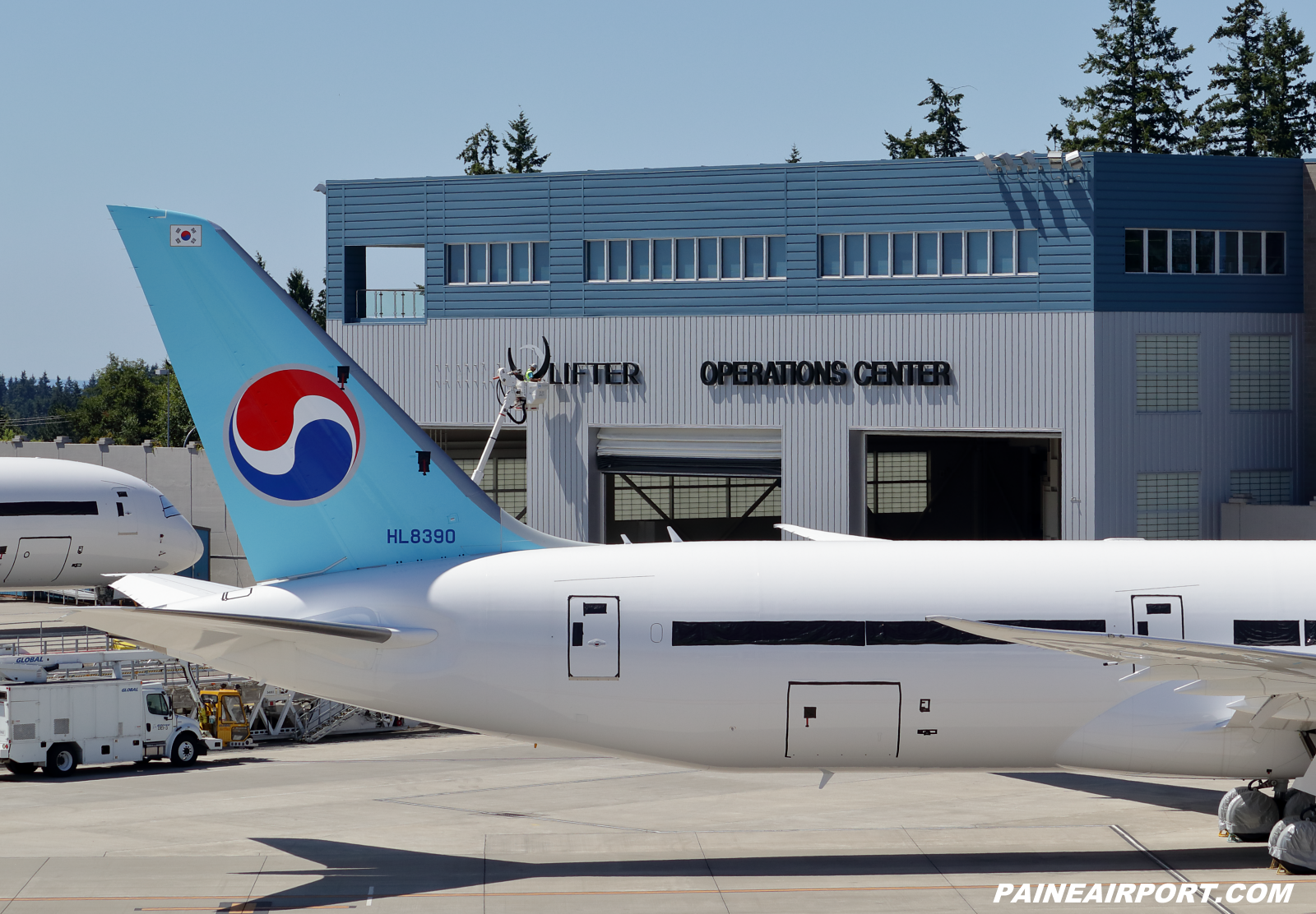 Dreamlifter Operations Center at KPAE Paine Field