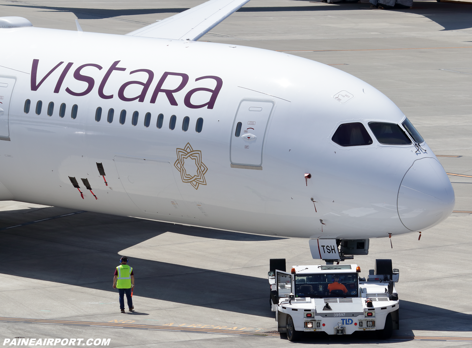 Vistara Airlines 787 VT-TSH at KPAE Paine Field