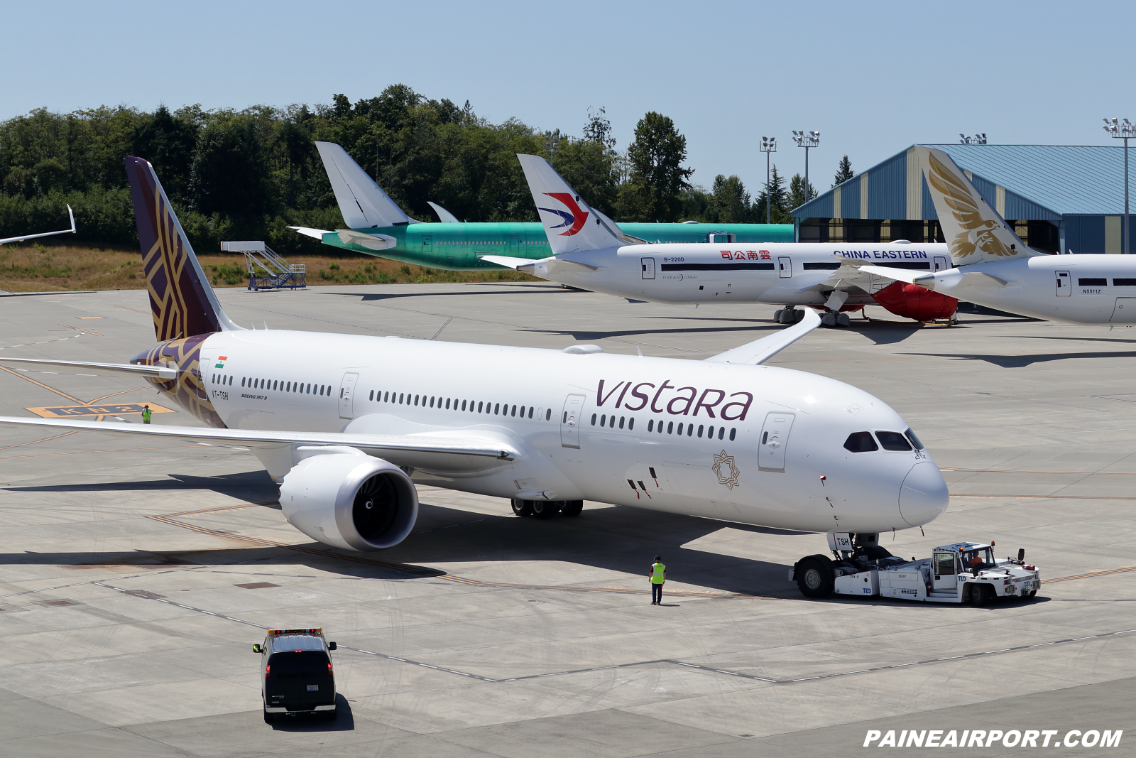 Vistara Airlines 787 VT-TSH at KPAE Paine Field