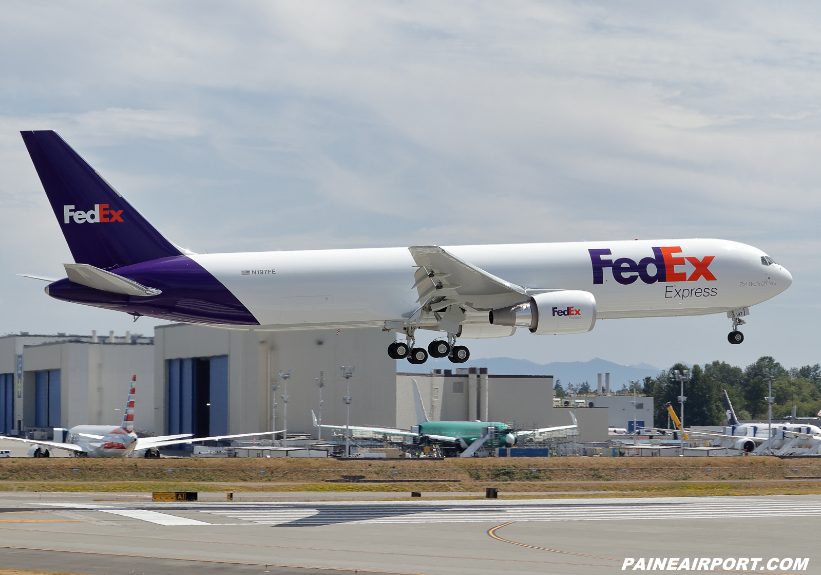 FedEx 767 N197FE at KPAE Paine Field