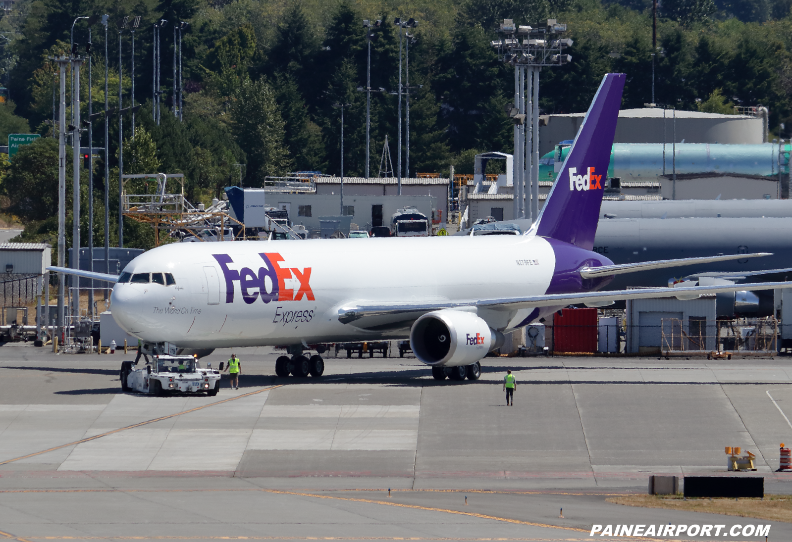 FedEx 767 N279FE at KPAE Paine Field