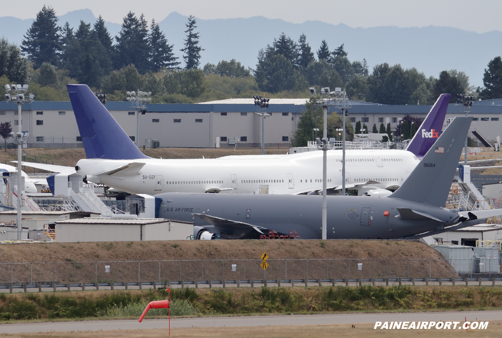 747-8i SU-EGY at KPAE Paine Field