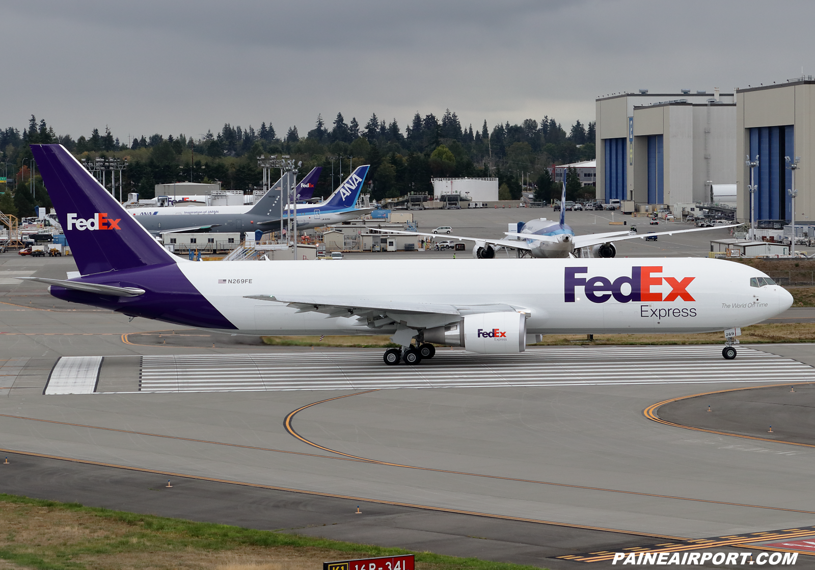 FedEx 767 N269FE at KPAE Paine Field