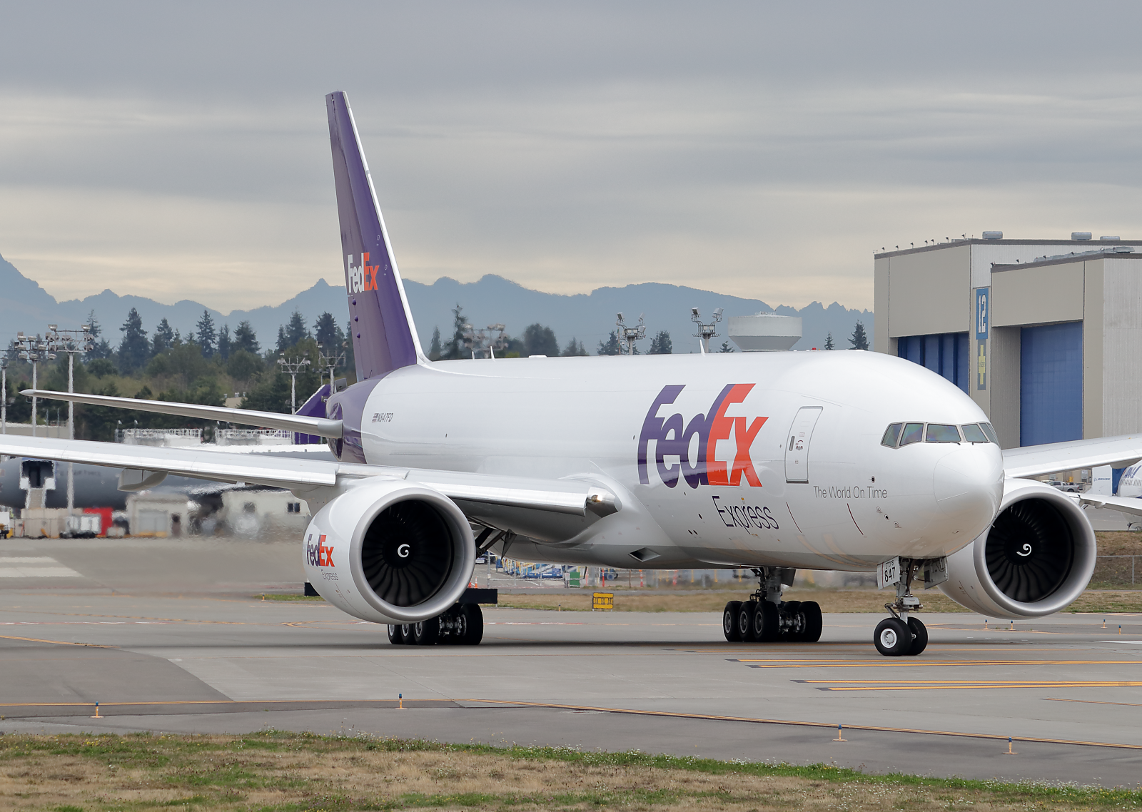 FedEx 777F N847FD at KPAE Paine Field