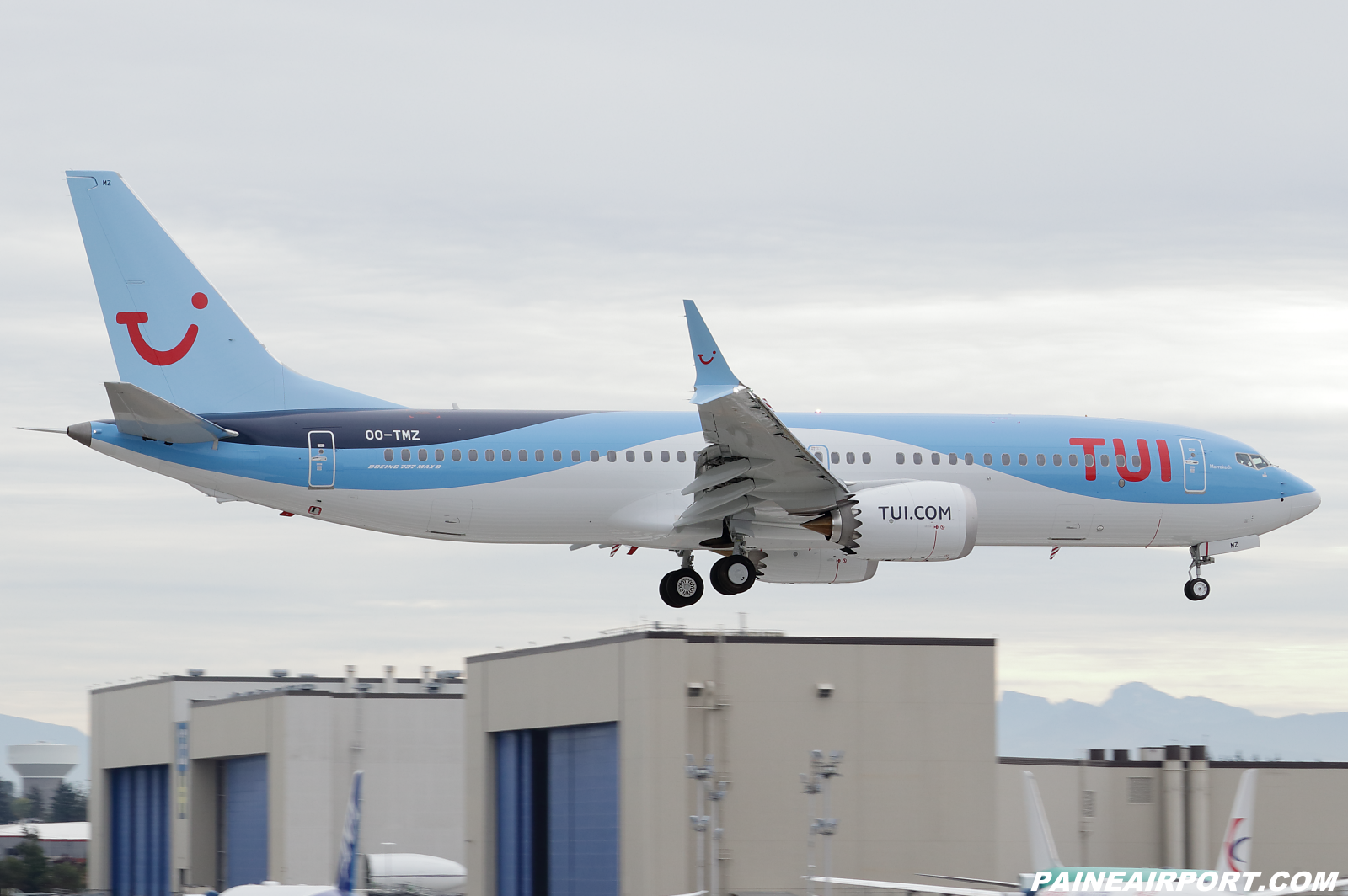 TUI Airlines OO-TMZ at KPAE Paine Field