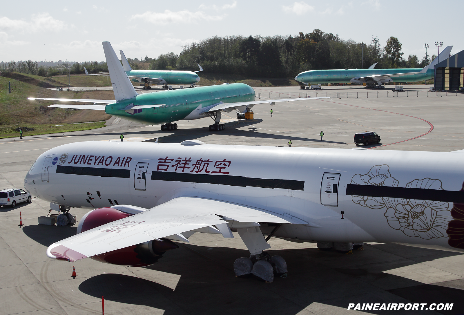 Juneyao Airlines 787-9 at KPAE Paine Field