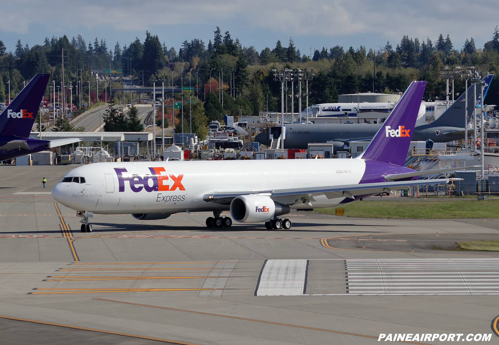 FedEx 767 N280FE at KPAE Paine Field