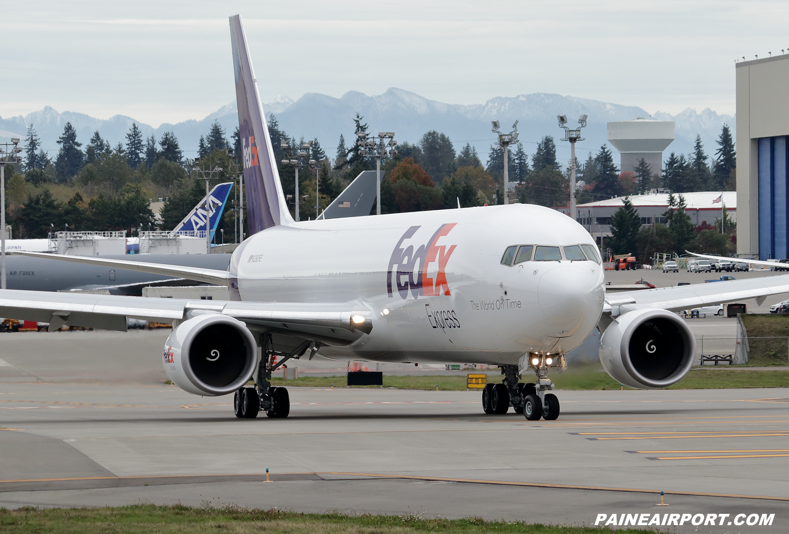 FedEx 767 N280FE at KPAE Paine Field 