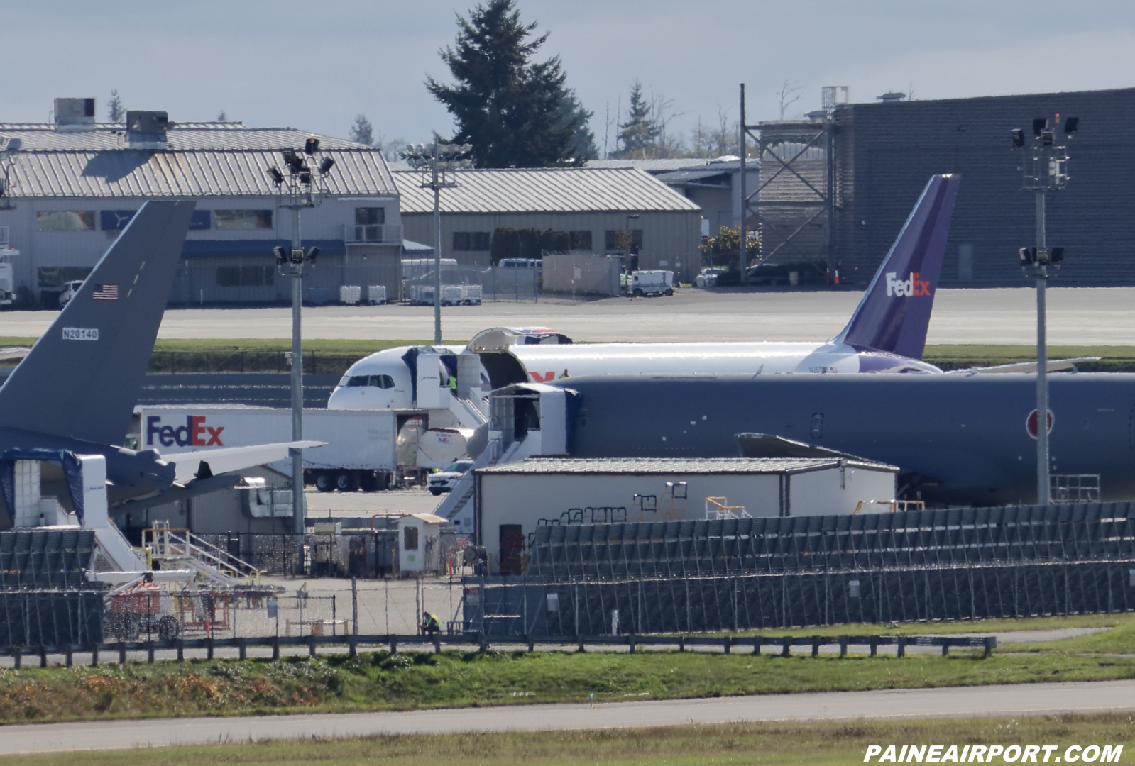FedEx 767 N280FE at KPAE Paine Field