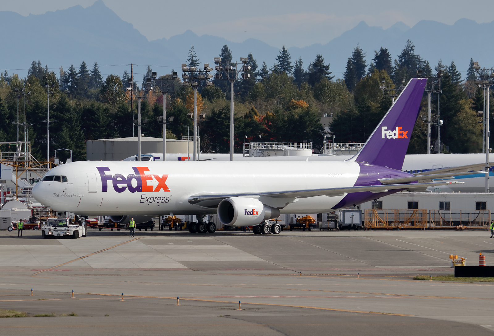 FedEx 767 N280FE at KPAE Paine Field 
