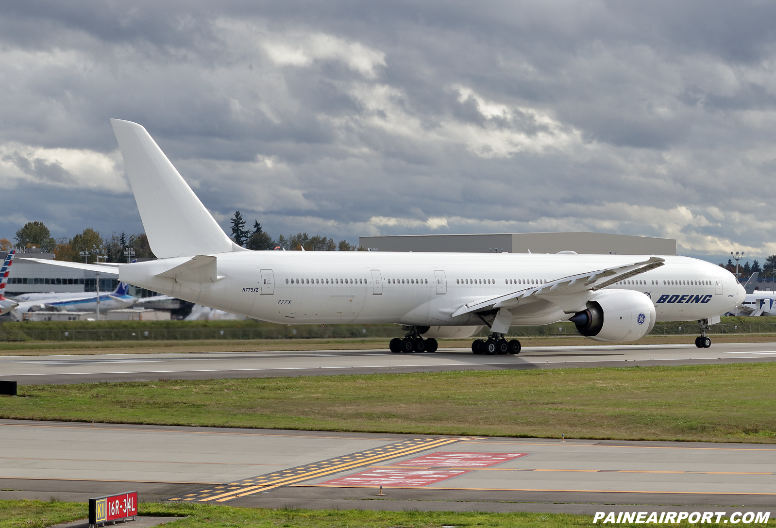 777-9 N779XZ at KPAE Paine Field