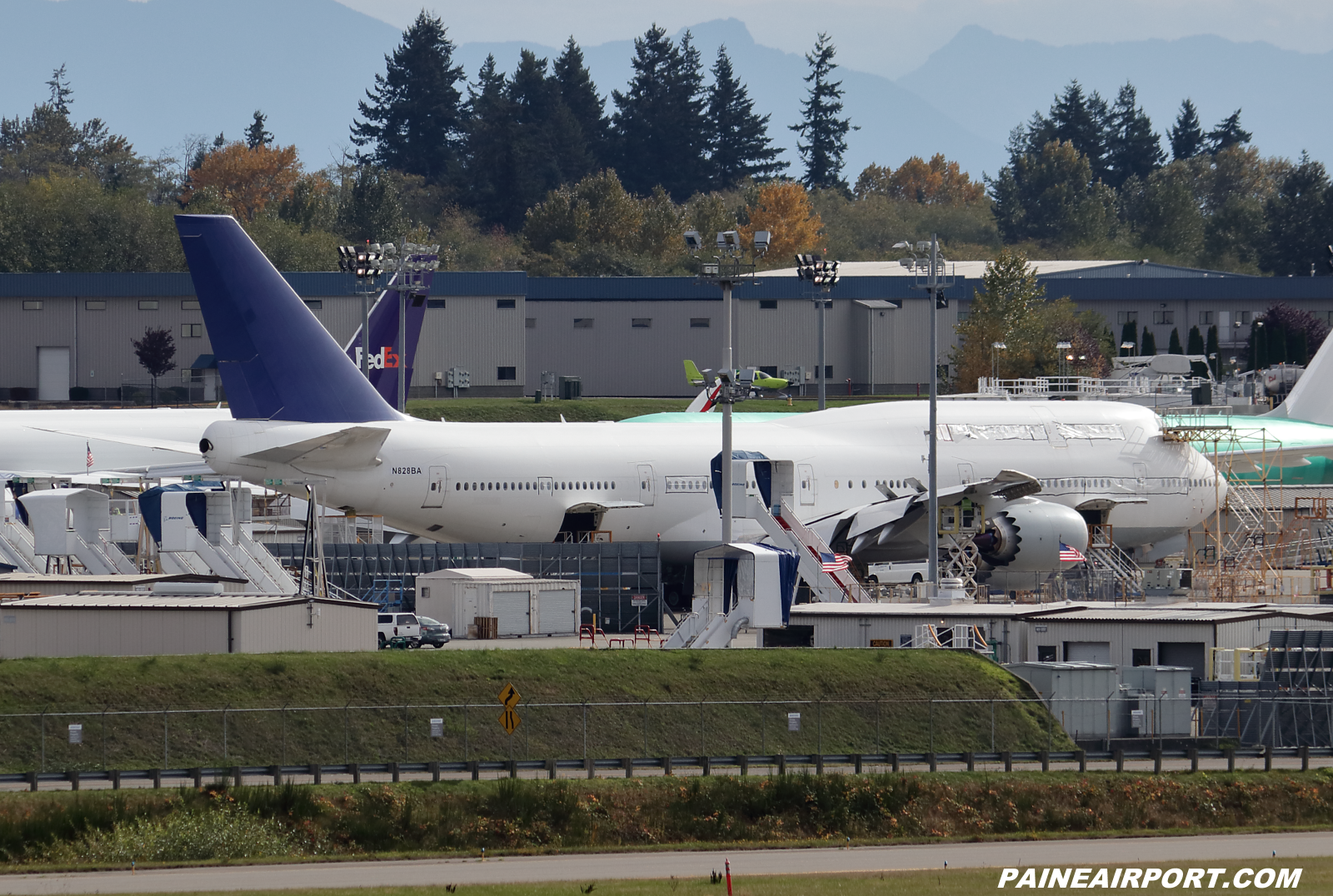 747-8i N828BA at KPAE Paine Field