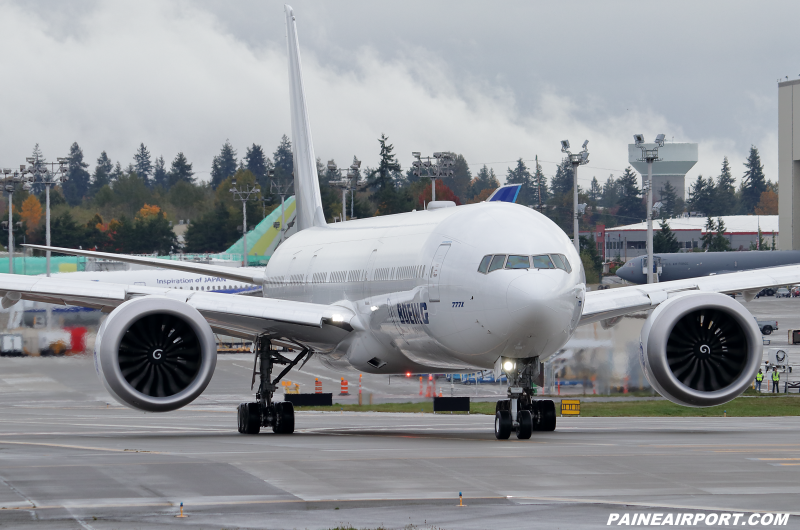 777-9 N779XZ at KPAE Paine Field