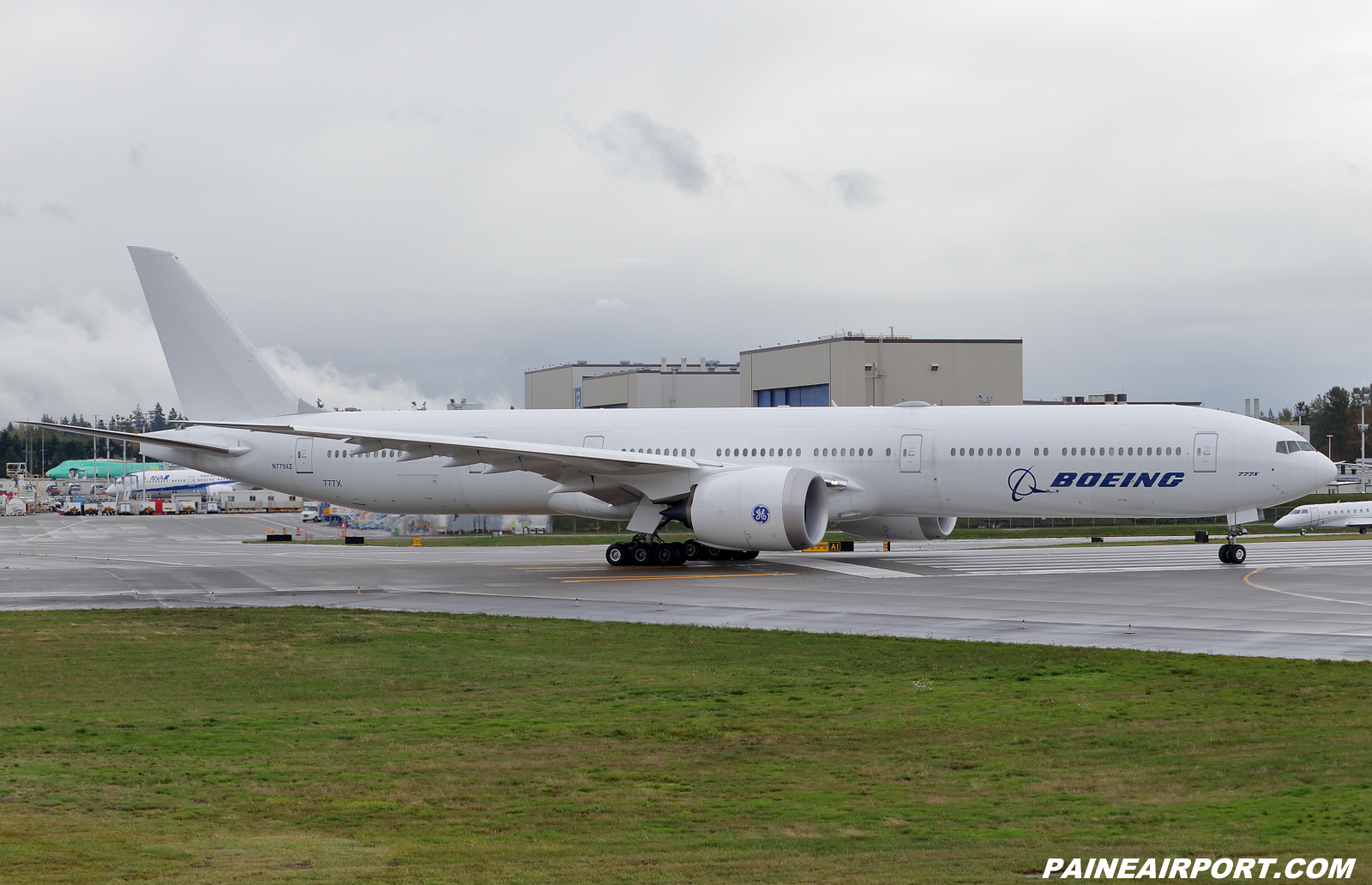 777-9 N779XZ at KPAE Paine Field