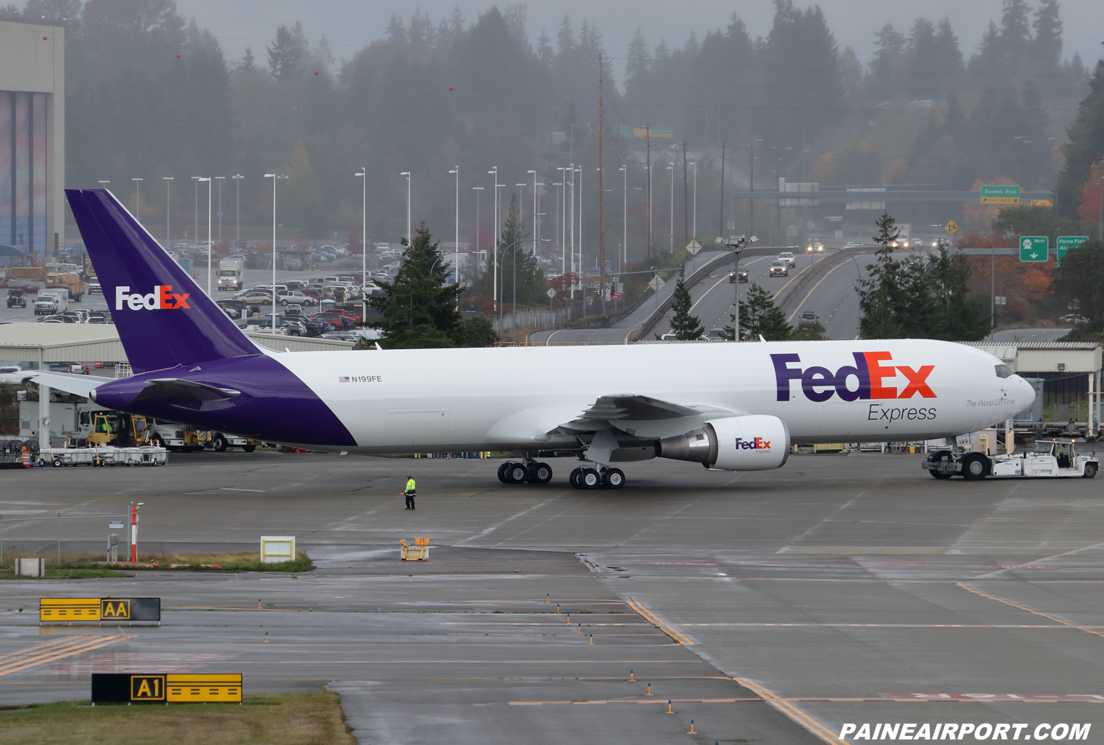 FedEx 767 N199FE at KPAE Paine Field