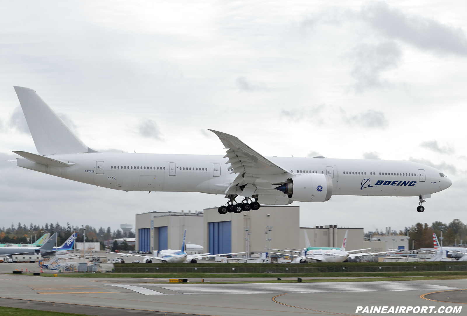 777-9 N779XZ at KPAE Paine Field 