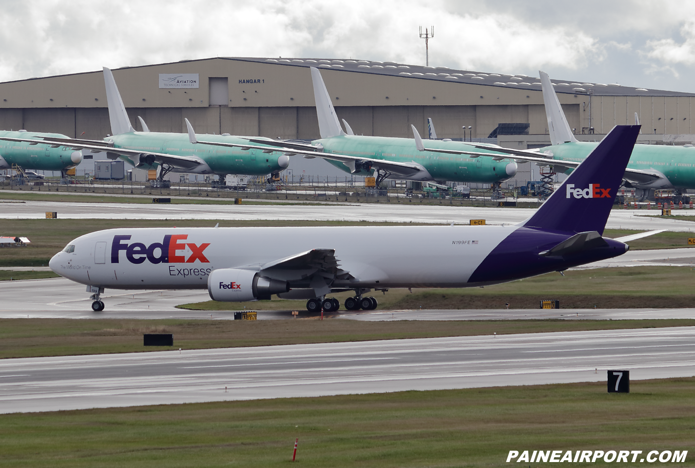 FedEx 767 N199FE at KPAE Paine Field