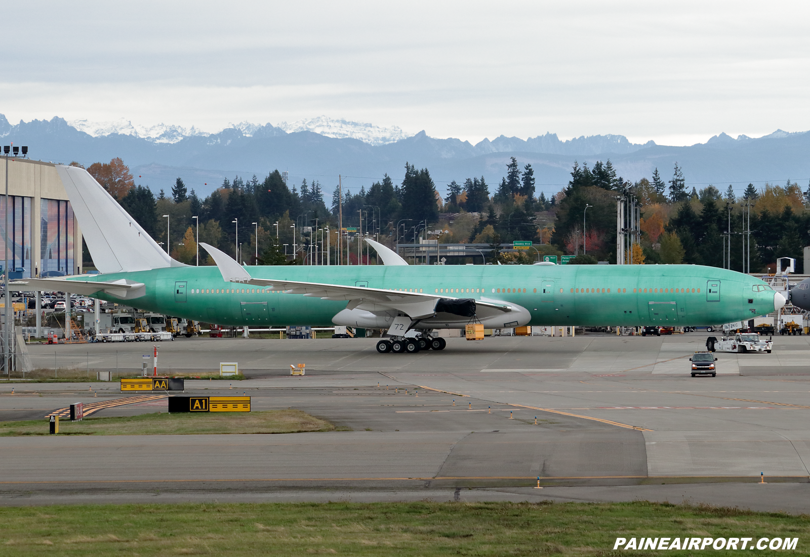 777-9 at KPAE Paine Field