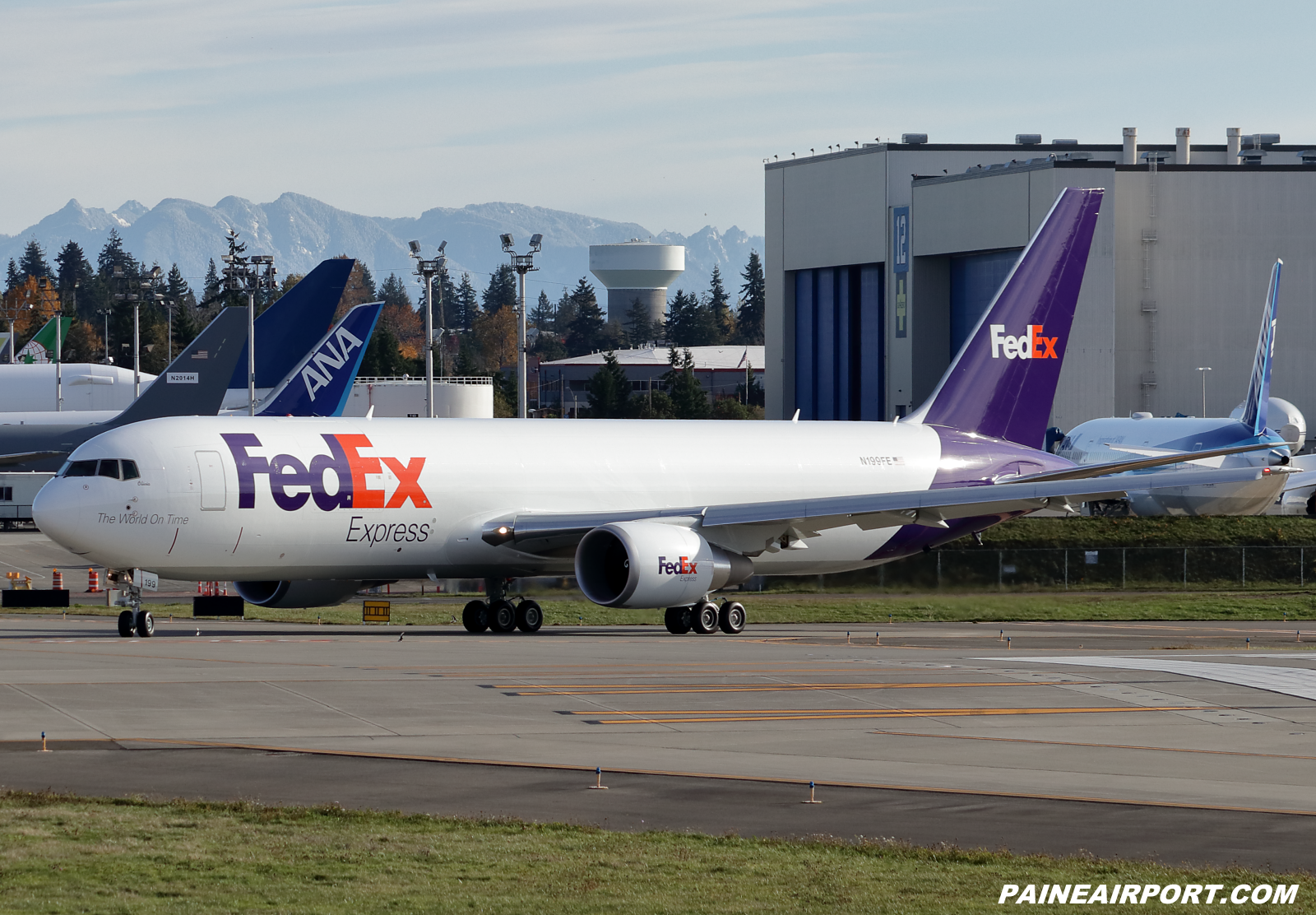 FedEx 767 N199FE at KPAE Paine Field