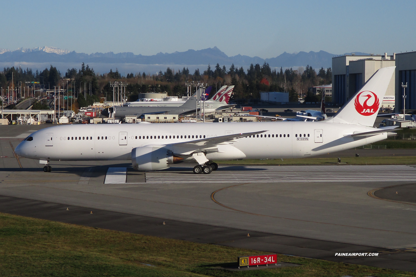 Japan Airlines 787-9 line 945 at Paine Field
